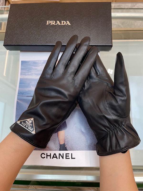 Prada gloves hm44